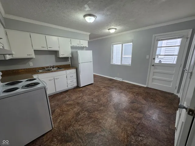 $1,095 | 86 South 6th Avenue, Beech Grove, IN 46107