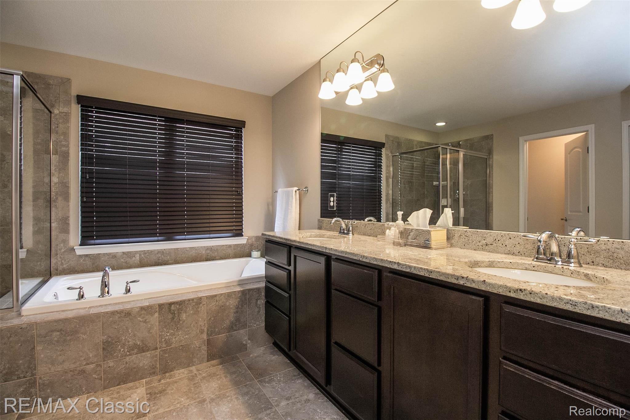 27135 Victoria Road Novi, MI 48374 - Photo 35 of 54 Master bath #2