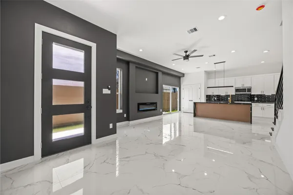 $2,495 | 5110 Westover Street, Unit B, Houston, TX 77033