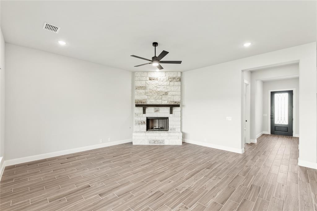 307 Spring Circle Red Oak, TX 75154 - Photo 11 of 34