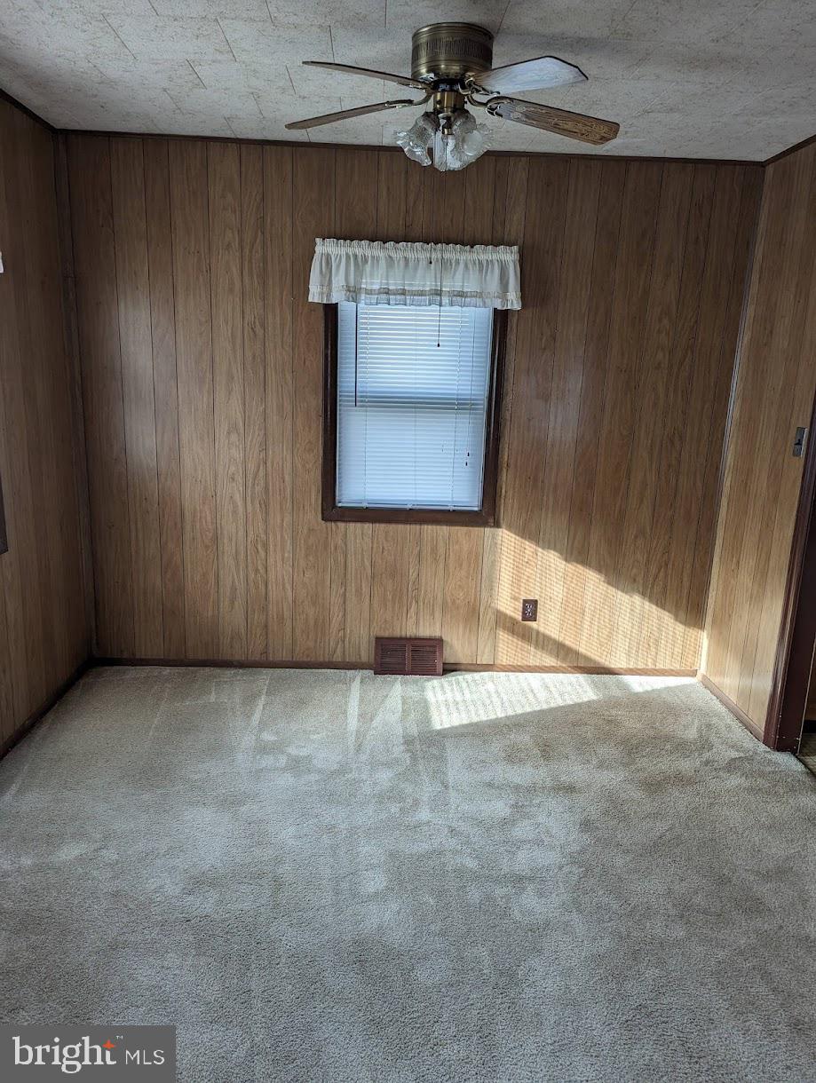 25 Lea Road New Castle, DE 19720 - Photo 11 of 33 25 Lea Rd -Dining Room