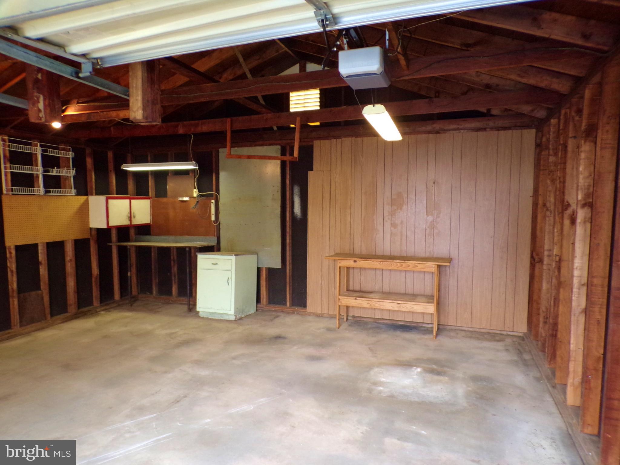 25 Lea Road New Castle, DE 19720 - Photo 24 of 33 25 Lea Rd -Oversized Garage