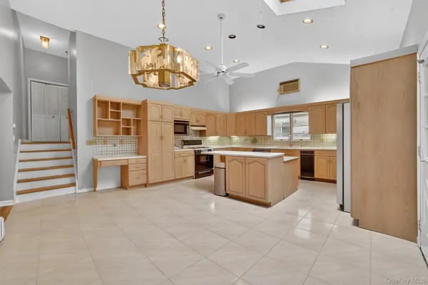 $5,600 | 4 Amackassin Terrace, Unit 1, Yonkers, NY 10703