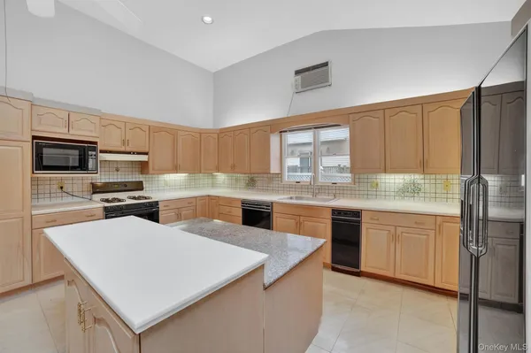 $5,600 | 4 Amackassin Terrace, Unit 1, Yonkers, NY 10703