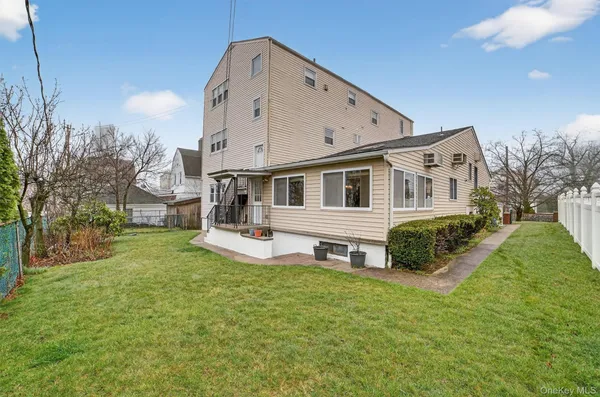 $5,600 | 4 Amackassin Terrace, Unit 1, Yonkers, NY 10703