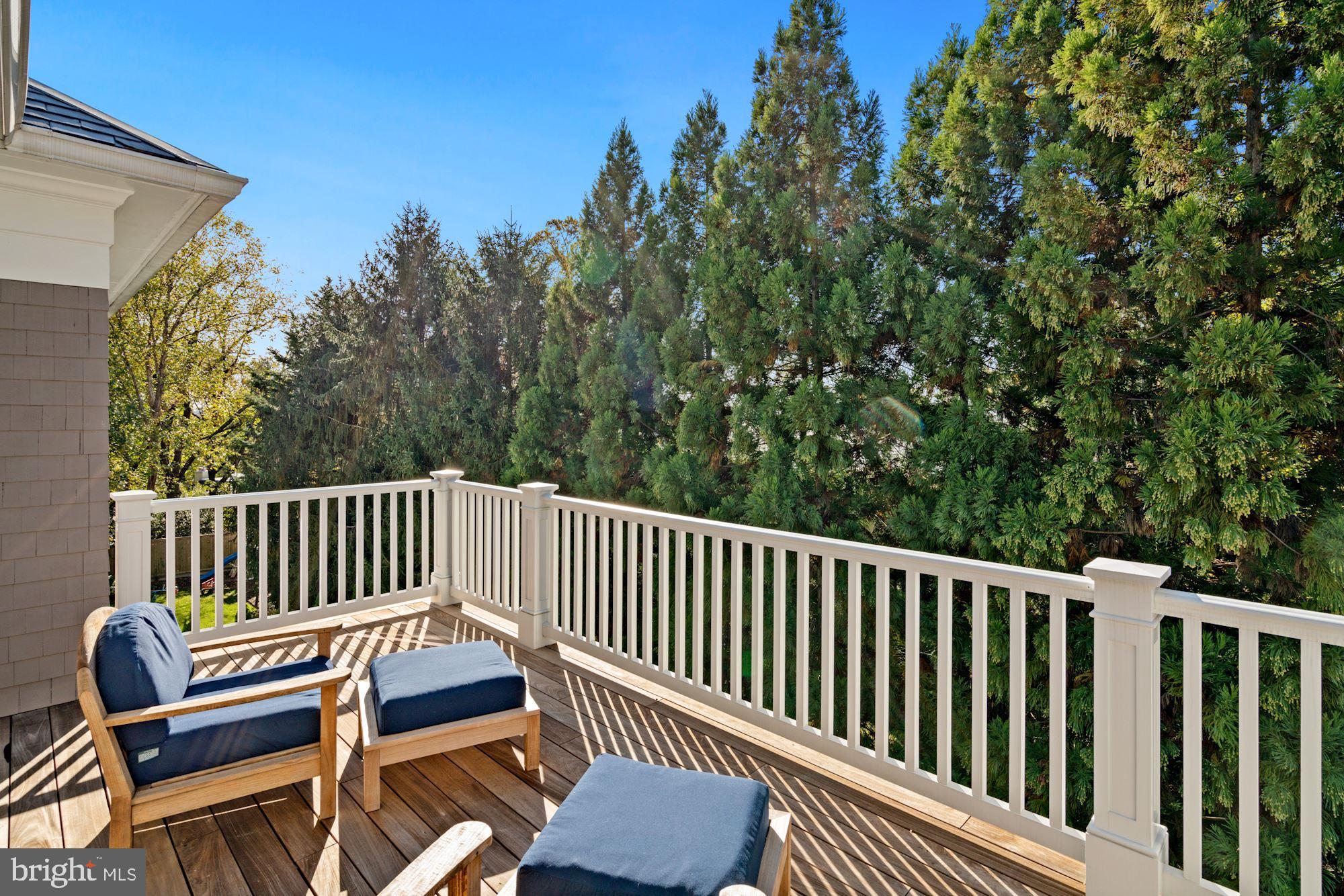2960 Chain Bridge Road Northwest Washington, DC 20016 - Photo 16 of 40 Owner Balcony