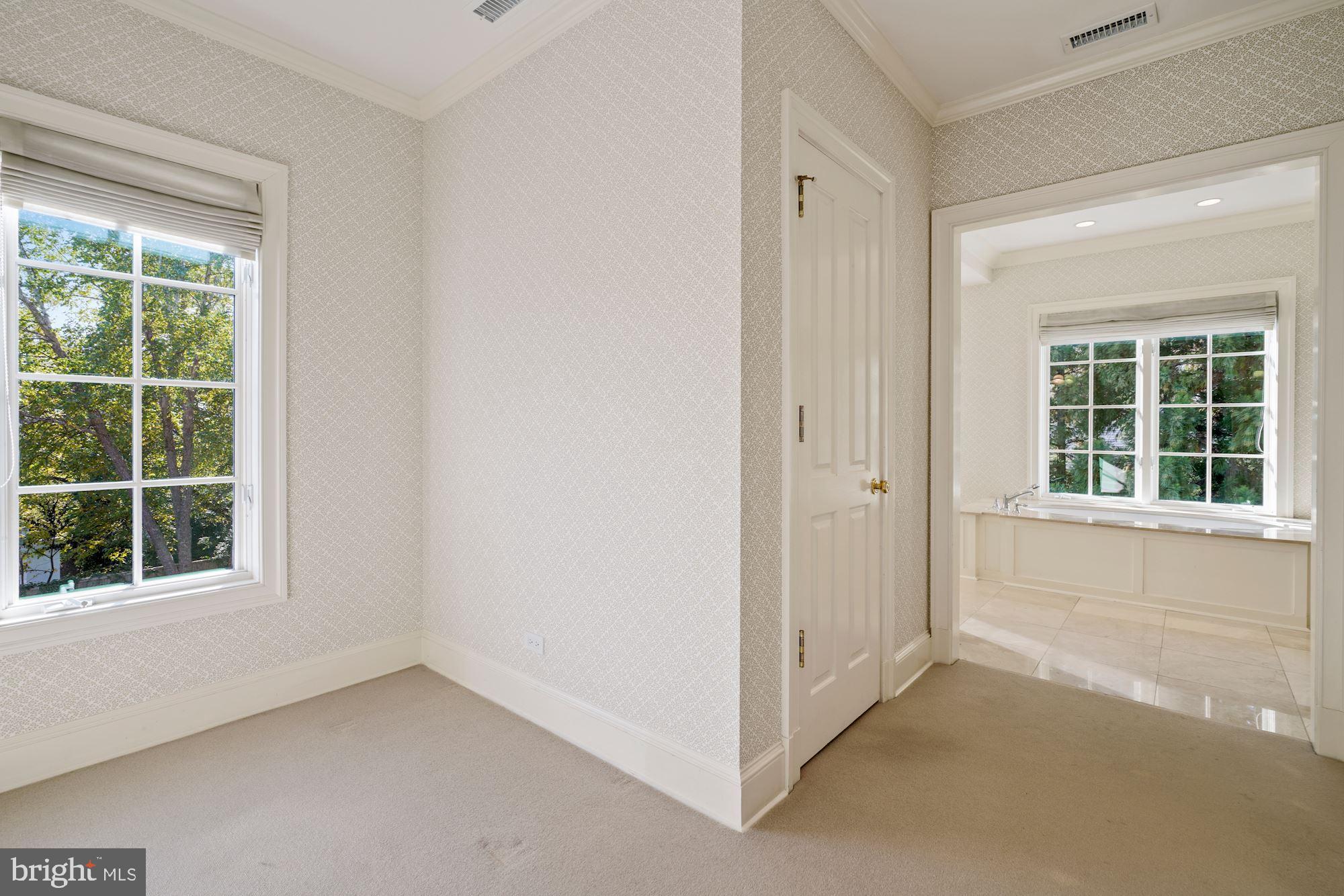 2960 Chain Bridge Road Northwest Washington, DC 20016 - Photo 19 of 40 Owner Dressing Room