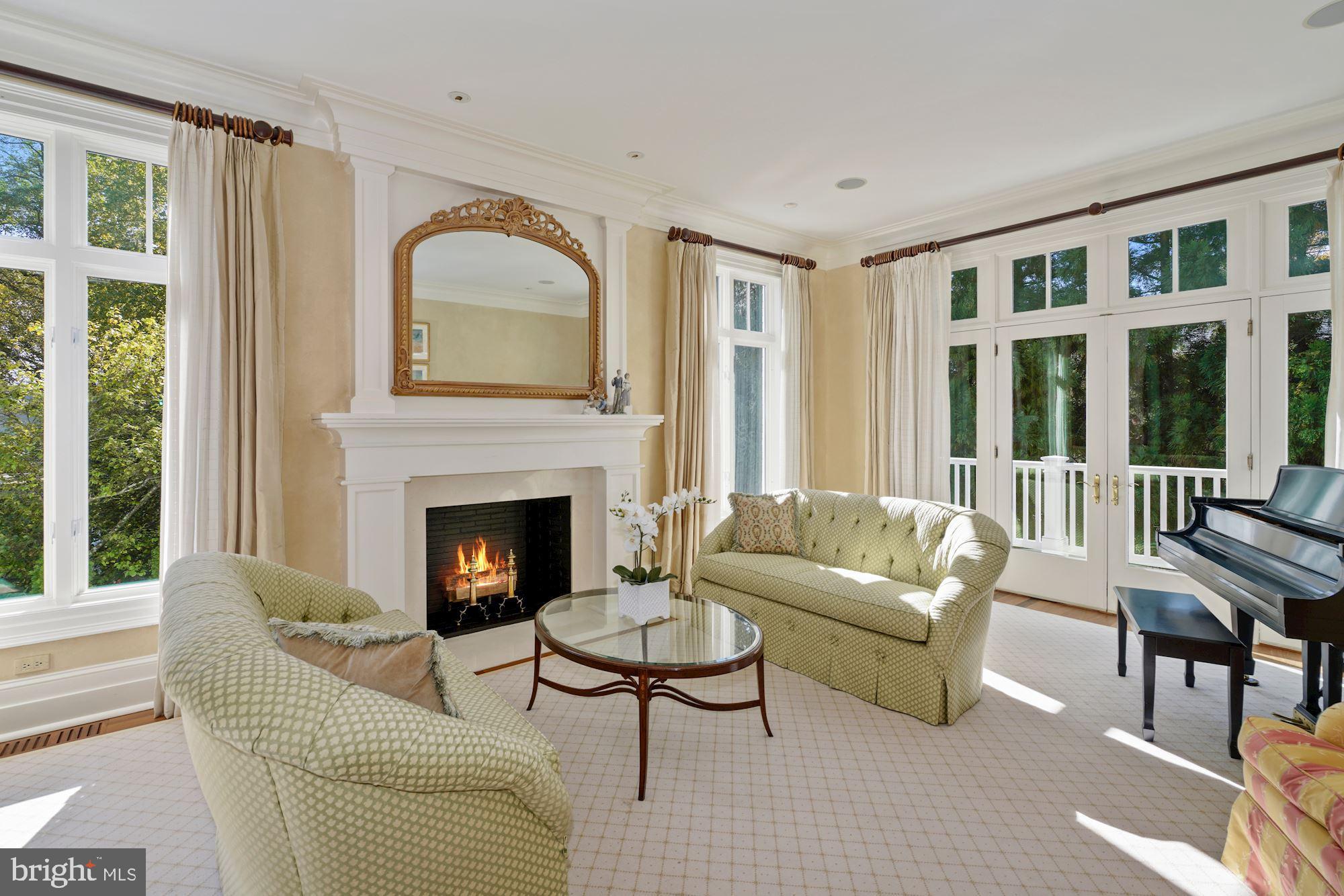 2960 Chain Bridge Road Northwest Washington, DC 20016 - Photo 5 of 40 Living Room