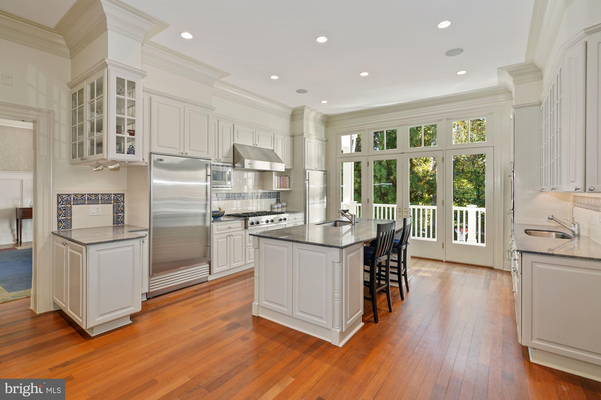 2960 Chain Bridge Road Northwest Washington, DC 20016 - Photo 8 of 40 Eat-in Kitchen