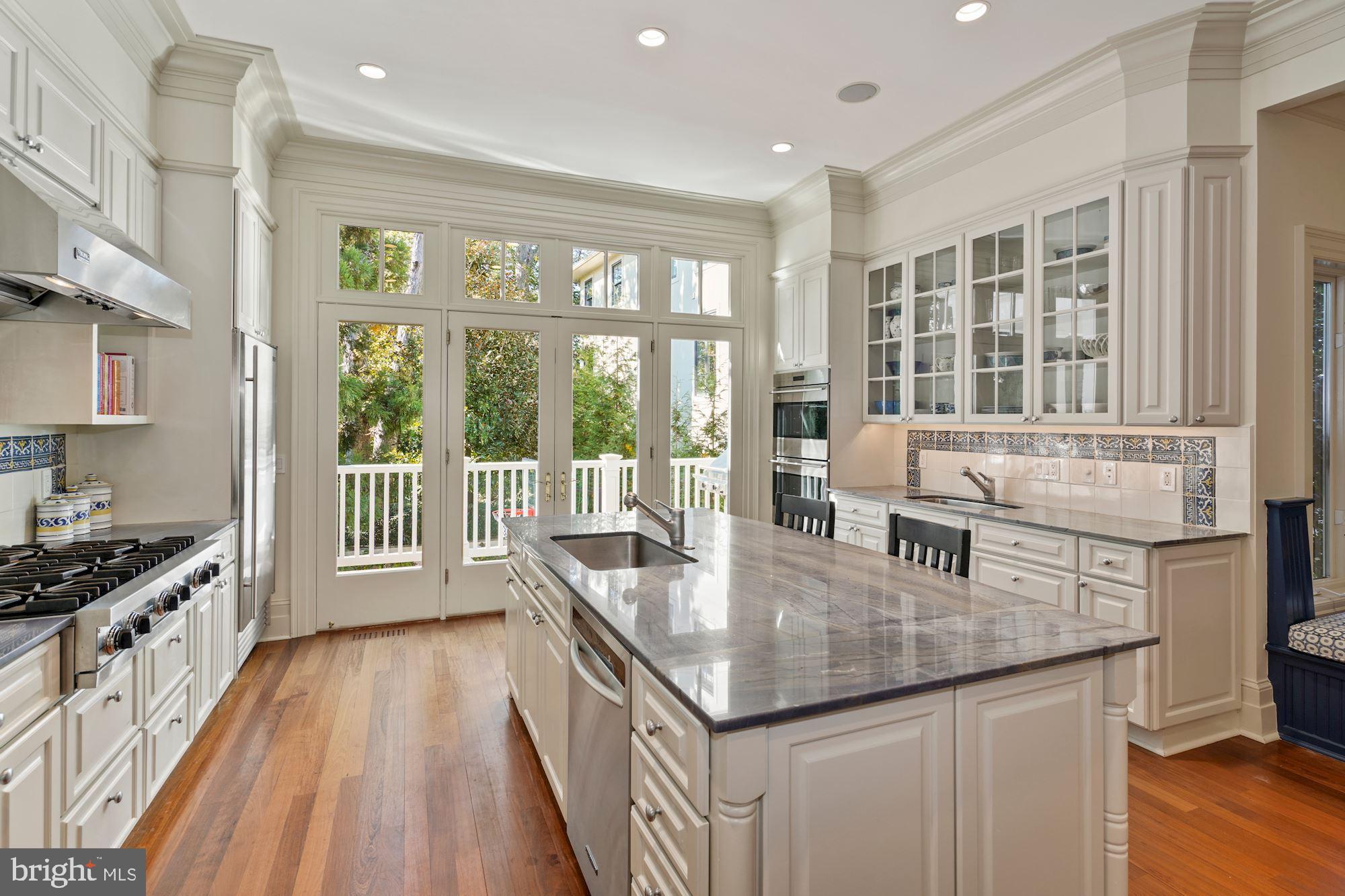 2960 Chain Bridge Road Northwest Washington, DC 20016 - Photo 9 of 40 Eat-in Kitchen