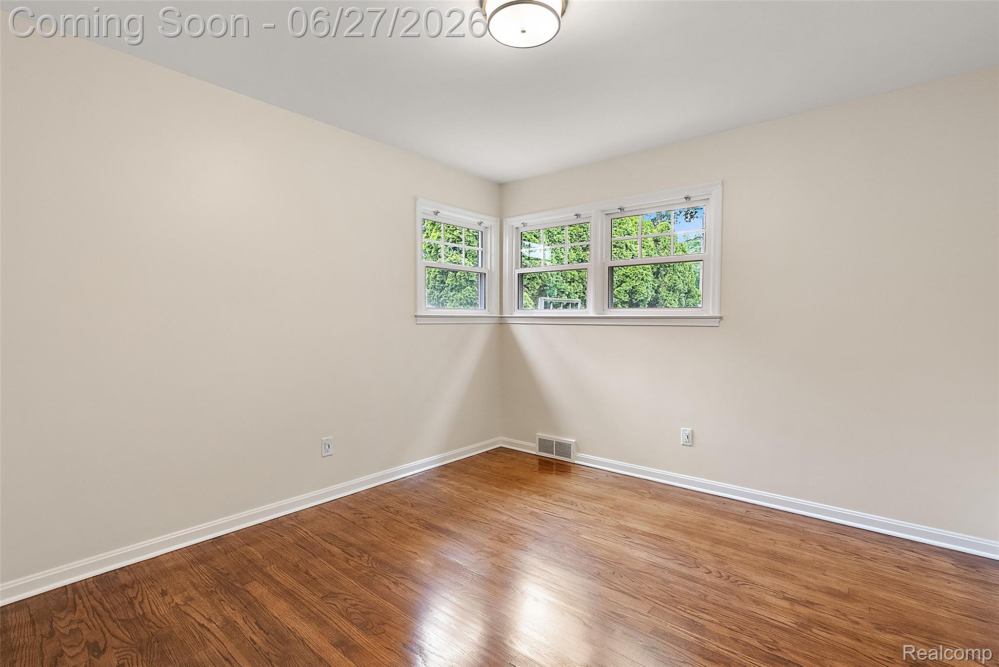 21235 River Road Grosse Pointe, MI 48236 - Photo 23 of 39 Spacious bedrooms