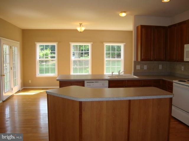 2 Rockingham Drive Keedysville, MD 21756 - Photo 2 of 13 Kitchen