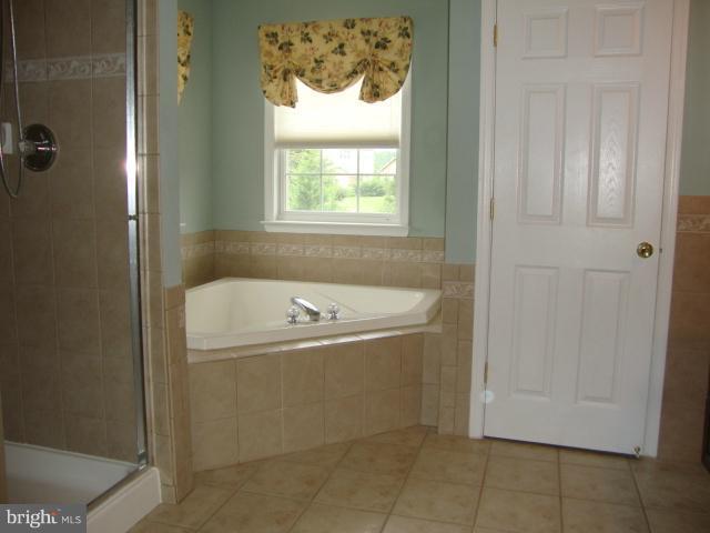 2 Rockingham Drive Keedysville, MD 21756 - Photo 7 of 13 Bath (Master)
