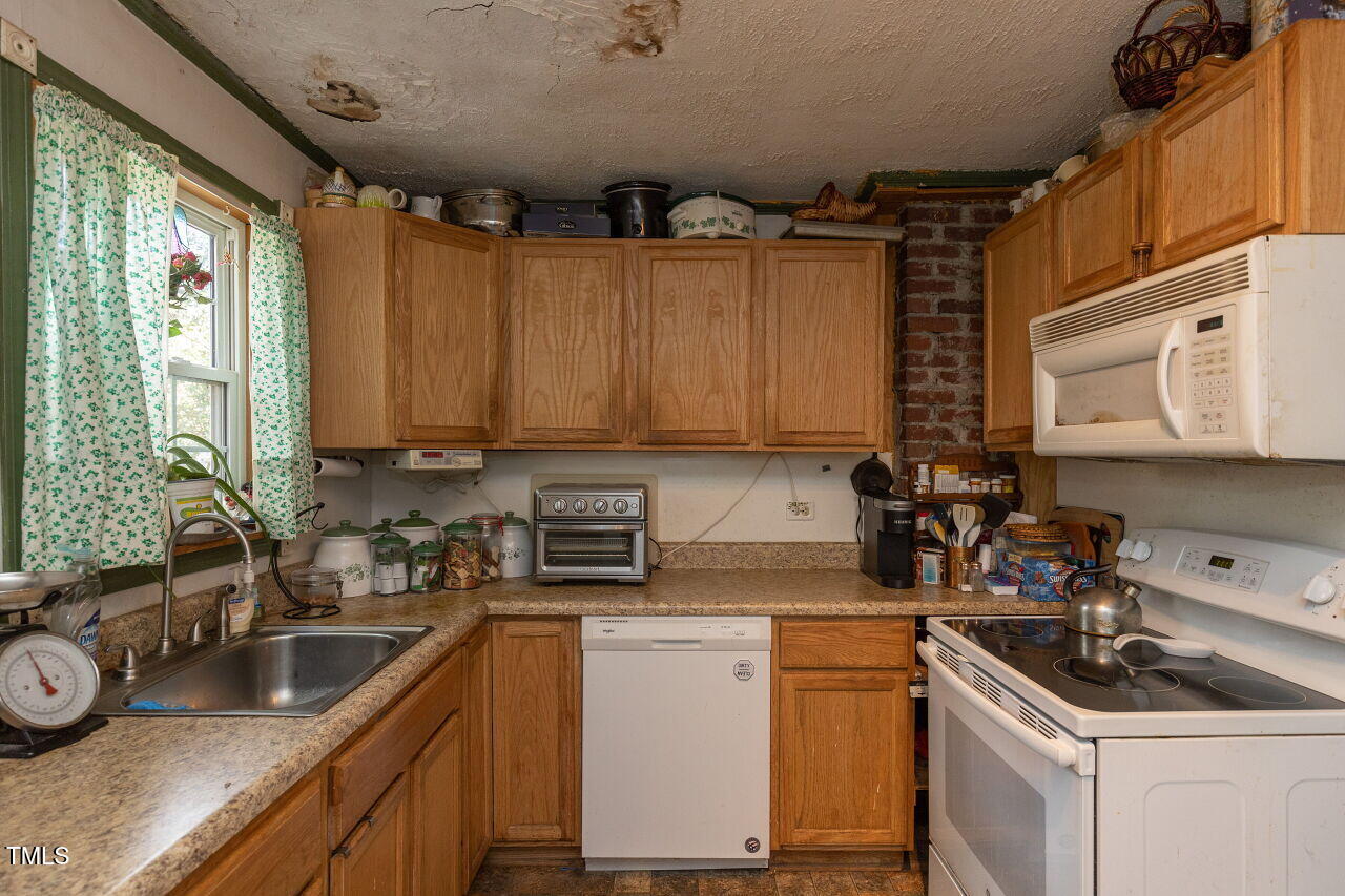 1203 Brookside Drive Raleigh, NC 27604 - Photo 12 of 34 013-1280x960-kitchen