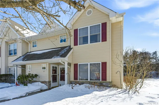 $579,000 | 54 Morley Circle, Melville, NY 11747