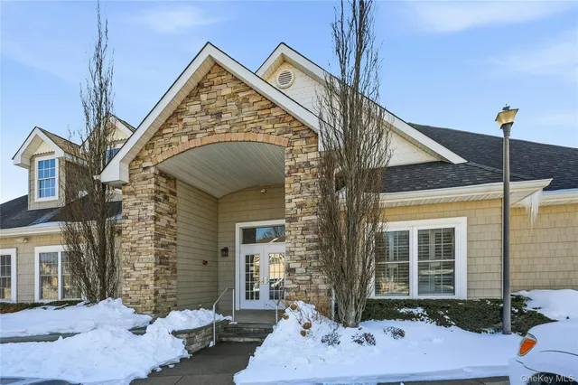 $579,000 | 54 Morley Circle, Melville, NY 11747