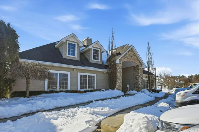 $579,000 | 54 Morley Circle, Melville, NY 11747