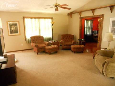 6690 Oak Road Vassar, MI 48768 - Photo 6 of 10 20366020-5.JPG