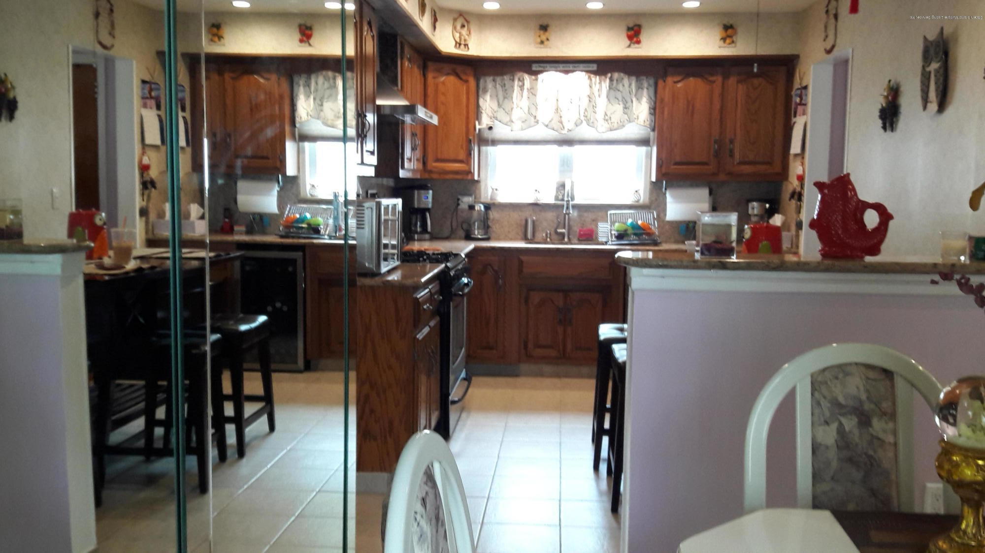 480 Foster Road Staten Island, NY 10309 - Photo 8 of 28 20180623_115625