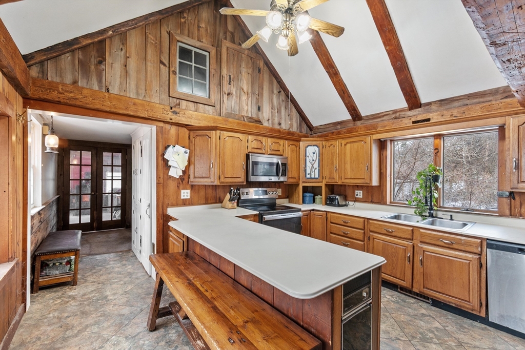 114 Chestnut Street Lunenburg, MA 01462 - Photo 13 of 35