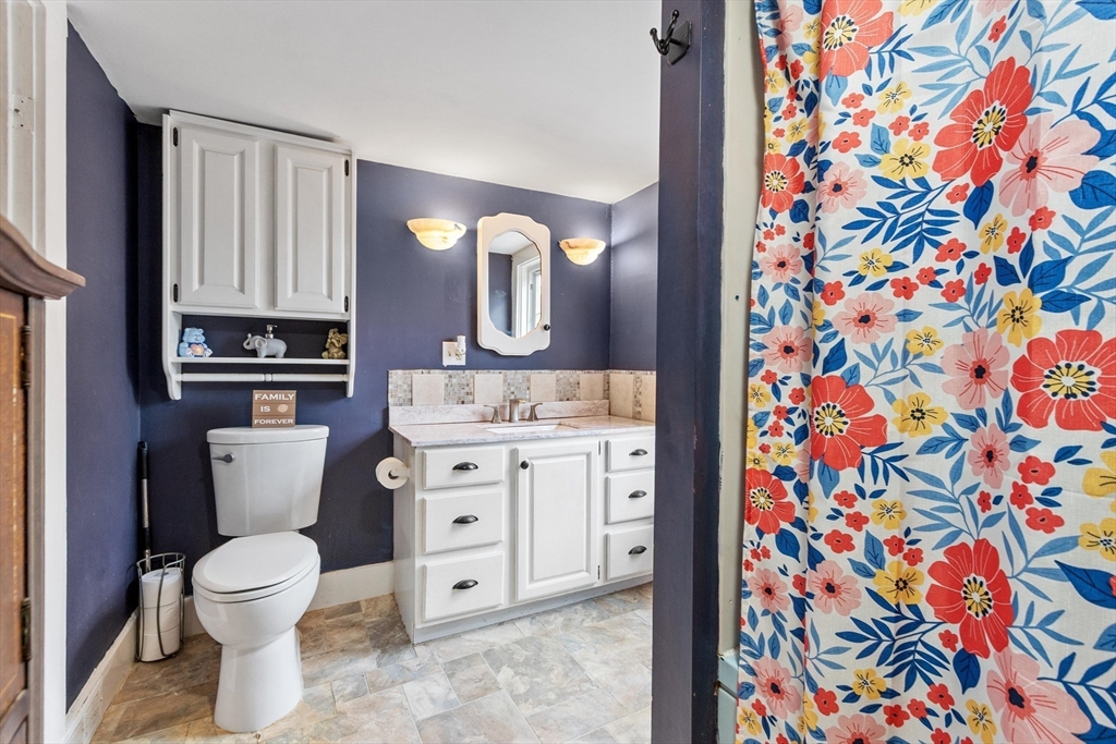 114 Chestnut Street Lunenburg, MA 01462 - Photo 31 of 35