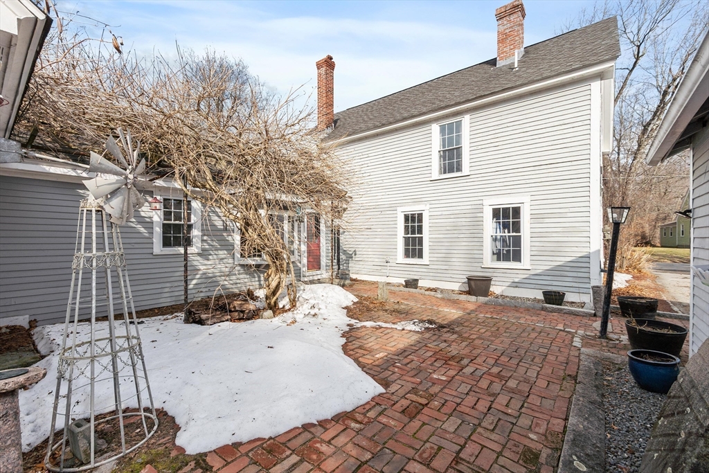 114 Chestnut Street Lunenburg, MA 01462 - Photo 4 of 35