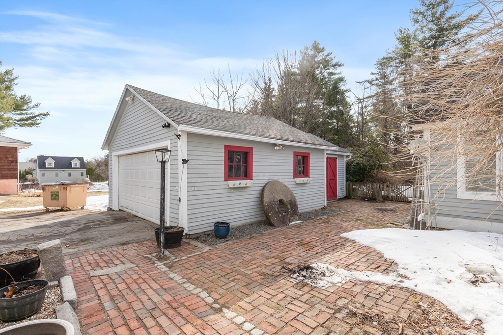 114 Chestnut Street Lunenburg, MA 01462 - Photo 8 of 35