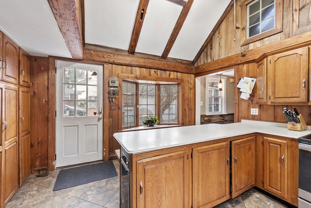 114 Chestnut Street Lunenburg, MA 01462 - Photo 9 of 35