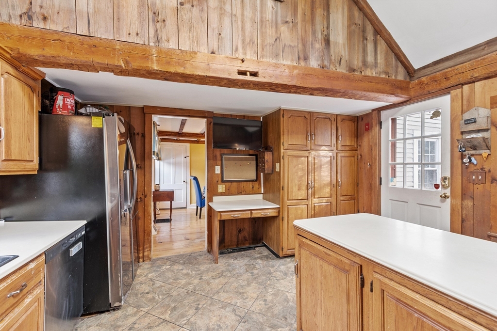 114 Chestnut Street Lunenburg, MA 01462 - Photo 10 of 35