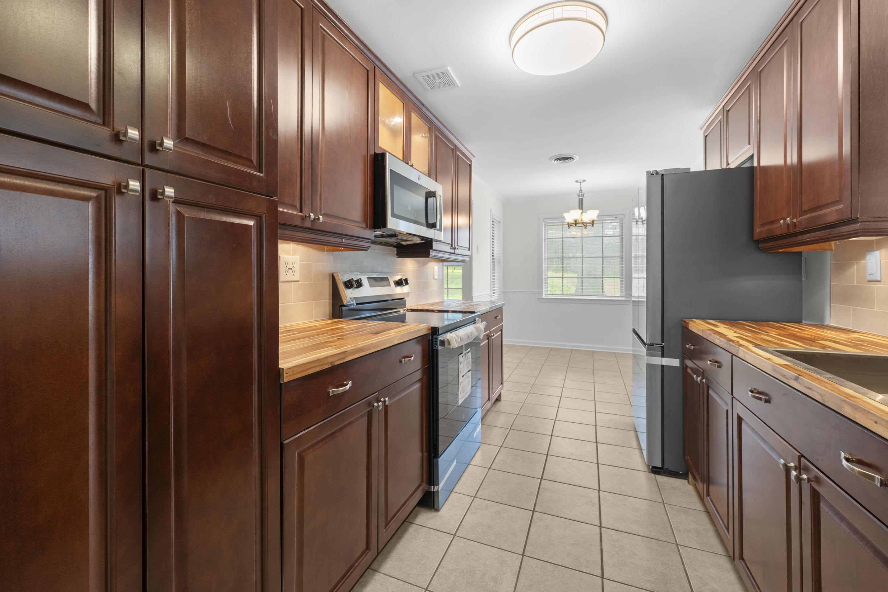 499 Duscoe Street Collierville, TN 38017 - Photo 3 of 38 a kitchen with stainless steel appliances granite countertop a refrigerator a stove and a sink