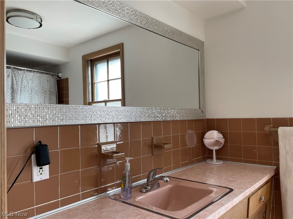 4110 Linnell Road Cleveland, OH 44121 - Photo 14 of 29 Gallery Image 14