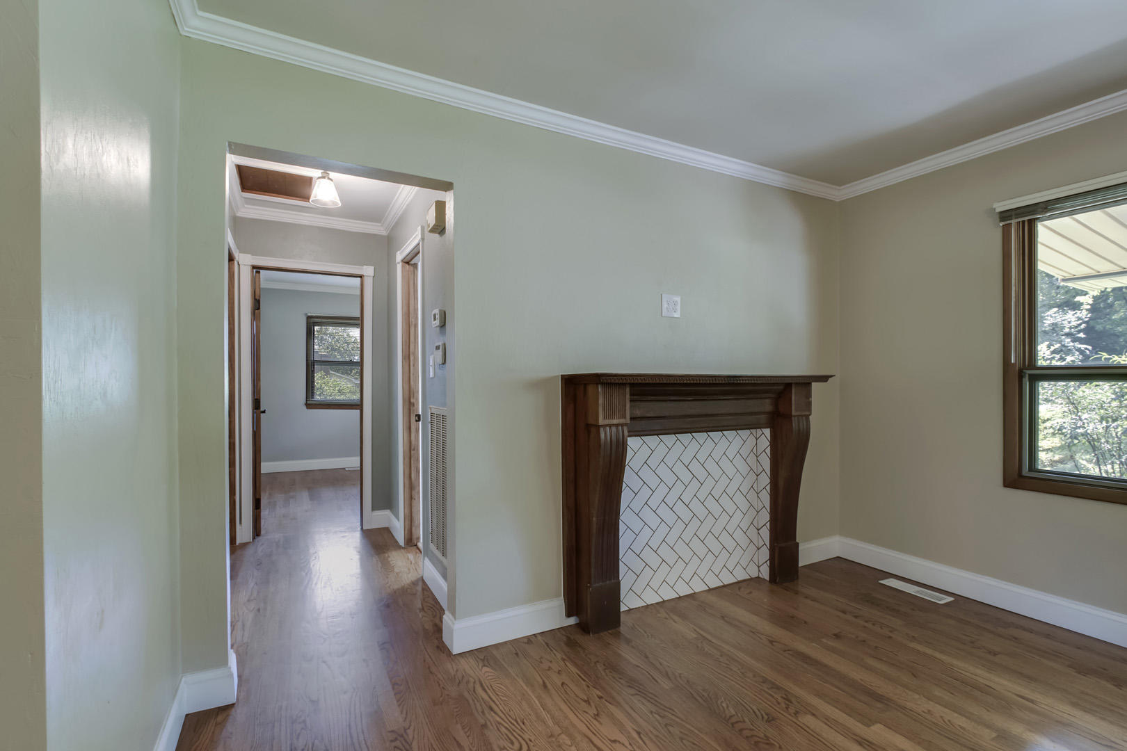 4013 Deerfield Road Knoxville, TN 37921 - Photo 14 of 30 16_DeerfieldRoad_4013_BedroomHall01