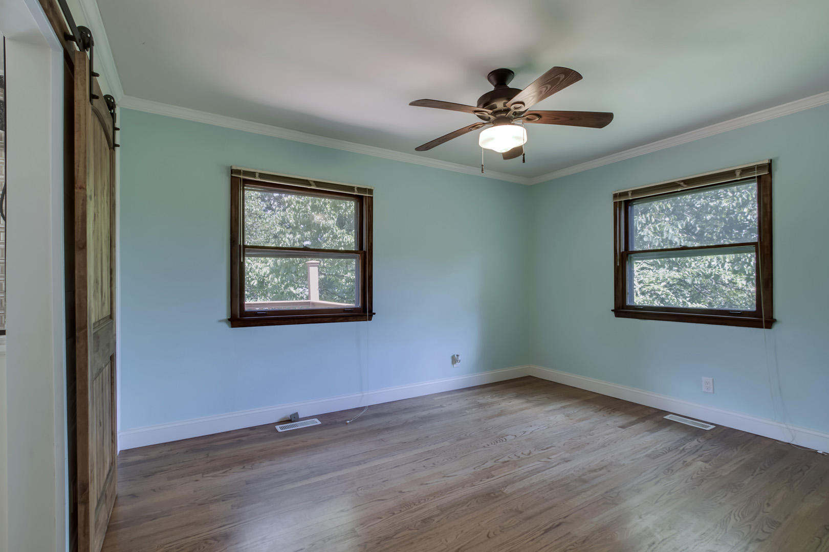 4013 Deerfield Road Knoxville, TN 37921 - Photo 15 of 30 17_DeerfieldRoad_4013_MasterBedroom01