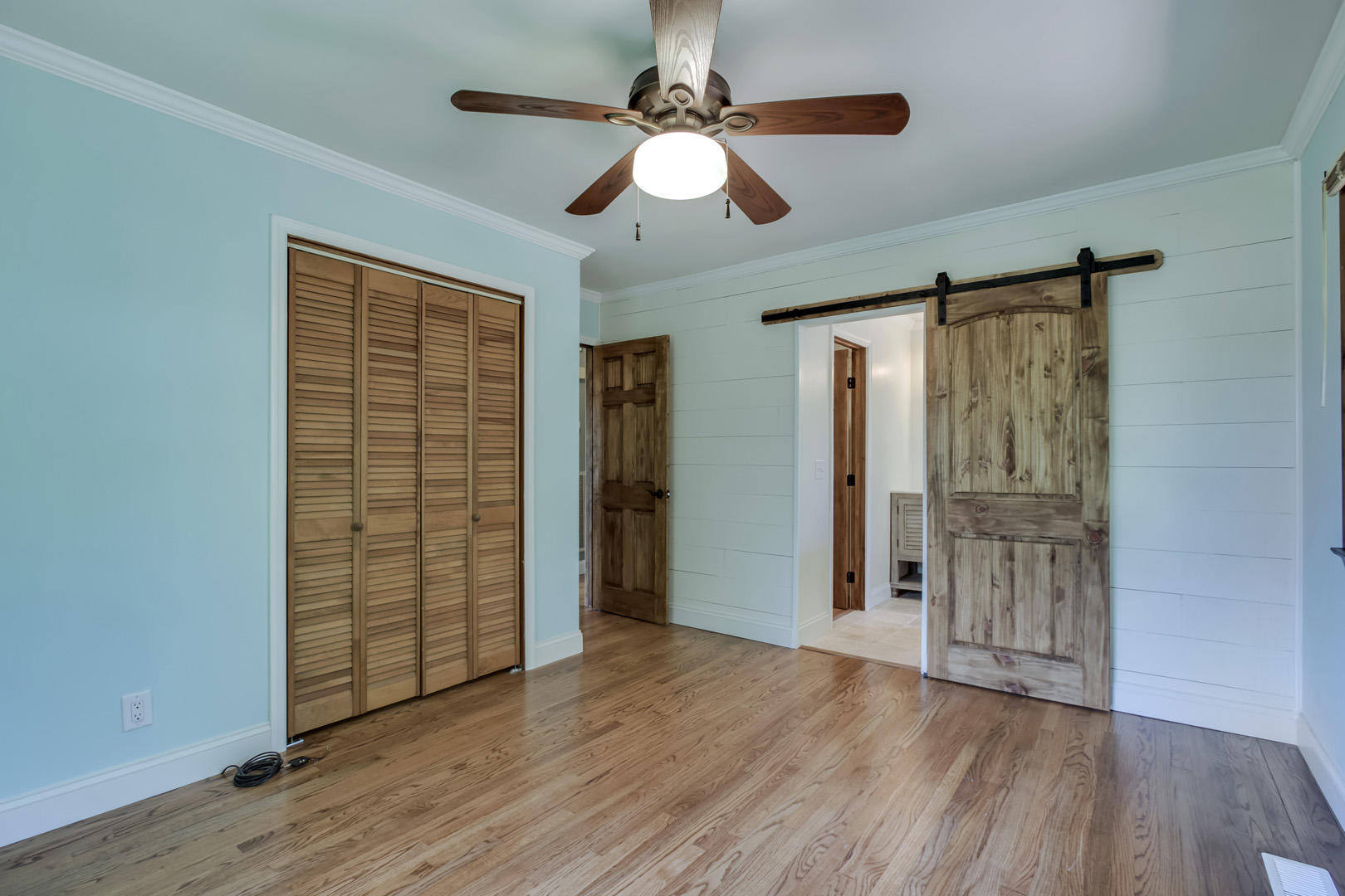 4013 Deerfield Road Knoxville, TN 37921 - Photo 16 of 30 18_DeerfieldRoad_4013_MasterBedroom02