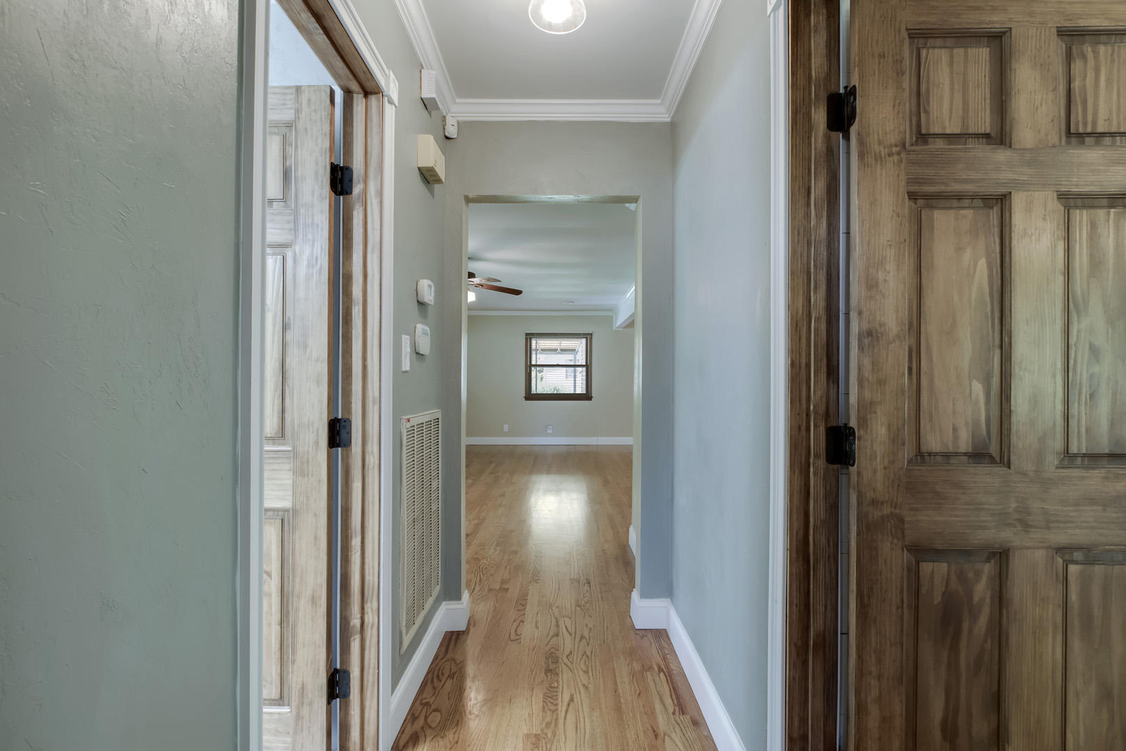 4013 Deerfield Road Knoxville, TN 37921 - Photo 22 of 30 24_DeerfieldRoad_4013_BedroomHall02