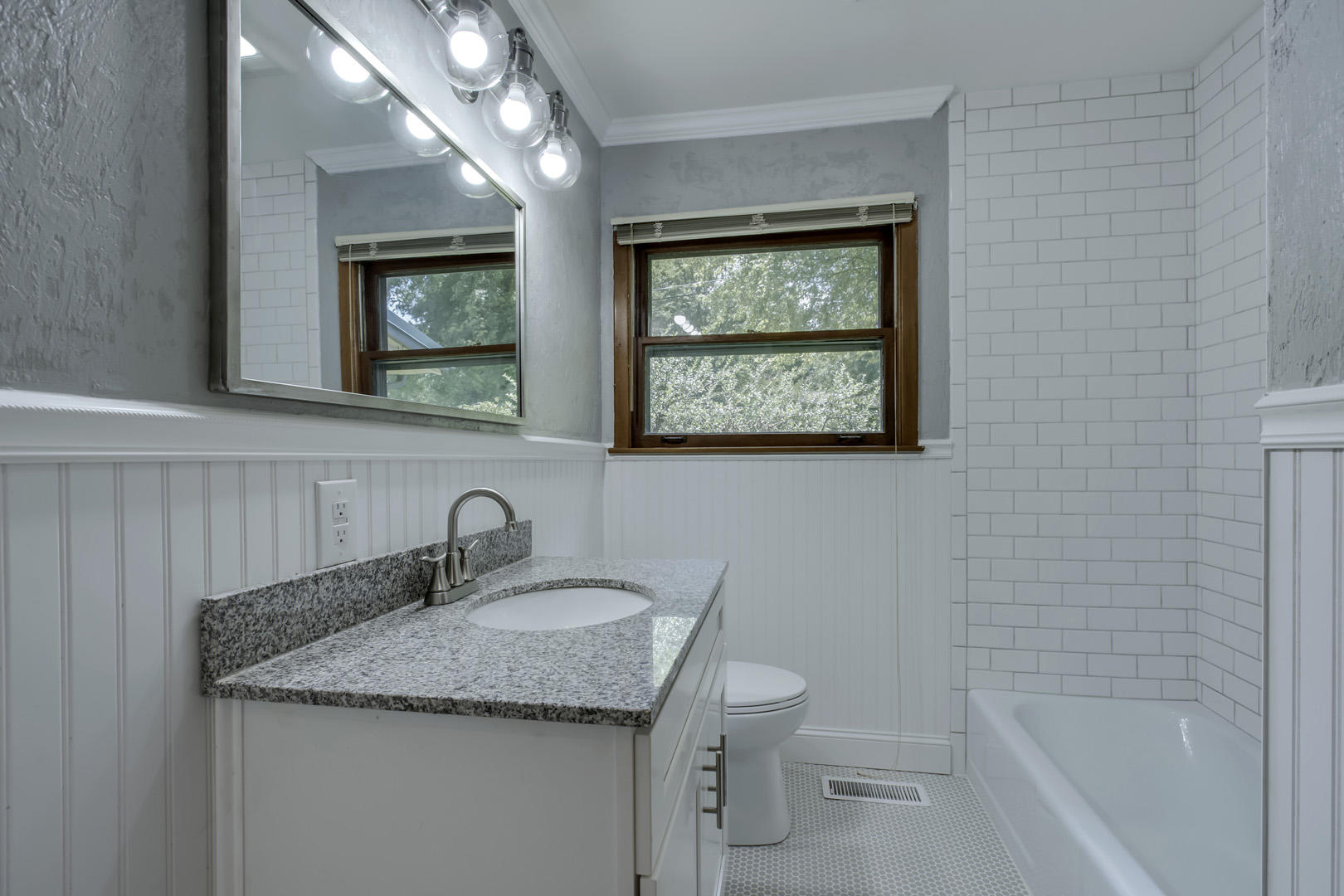 4013 Deerfield Road Knoxville, TN 37921 - Photo 23 of 30 25_DeerfieldRoad_4013_GuestBath