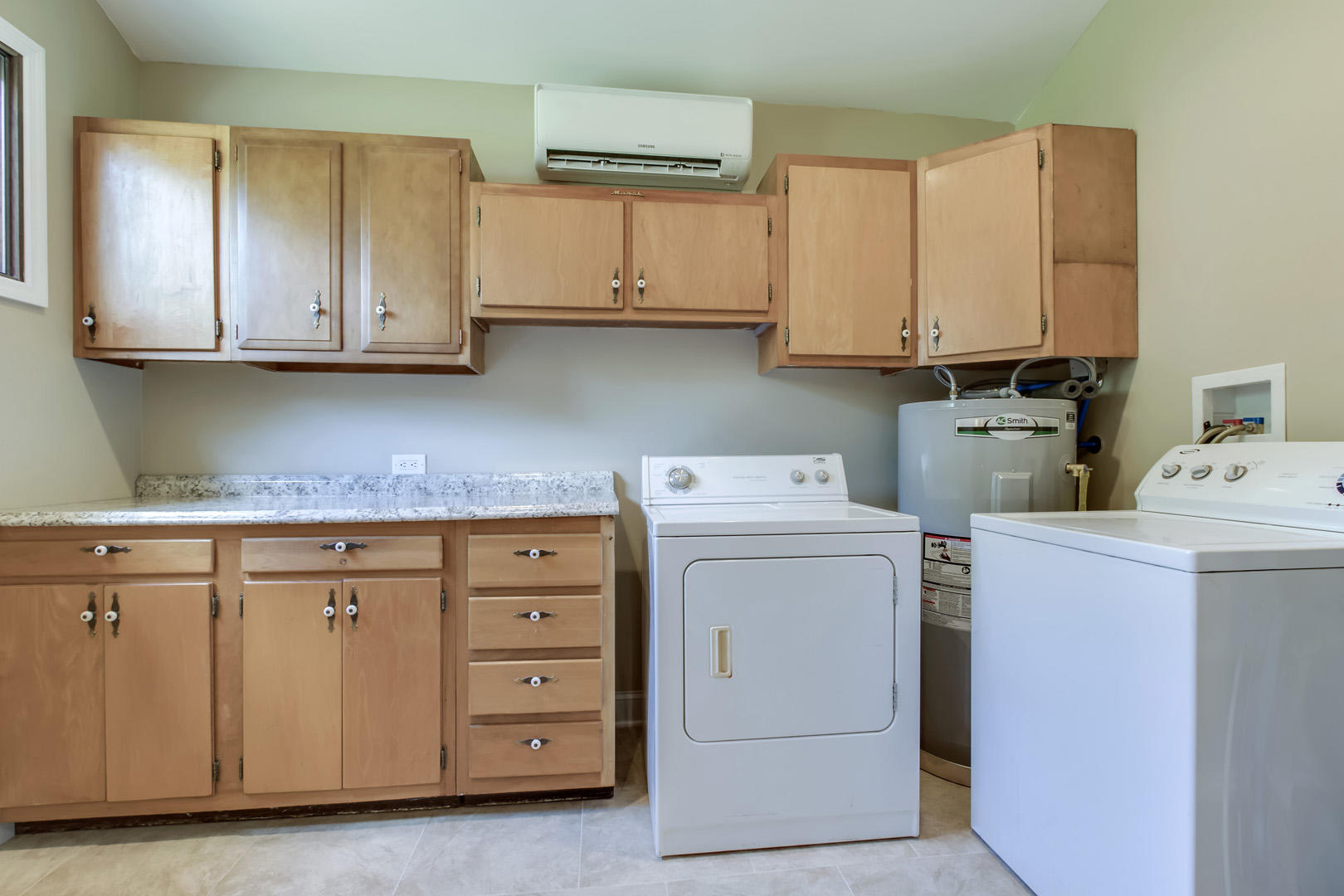 4013 Deerfield Road Knoxville, TN 37921 - Photo 26 of 30 28_DeerfieldRoad_4013_Laundry