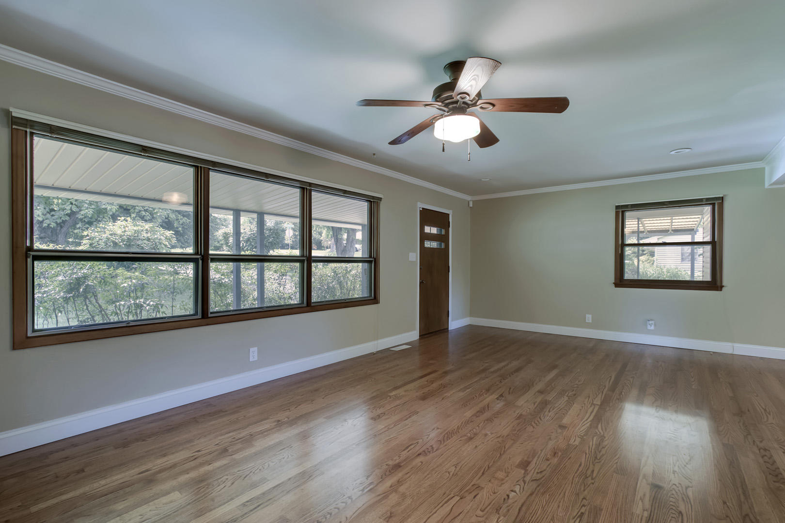 4013 Deerfield Road Knoxville, TN 37921 - Photo 5 of 30 07_DeerfieldRoad_4013_Living03