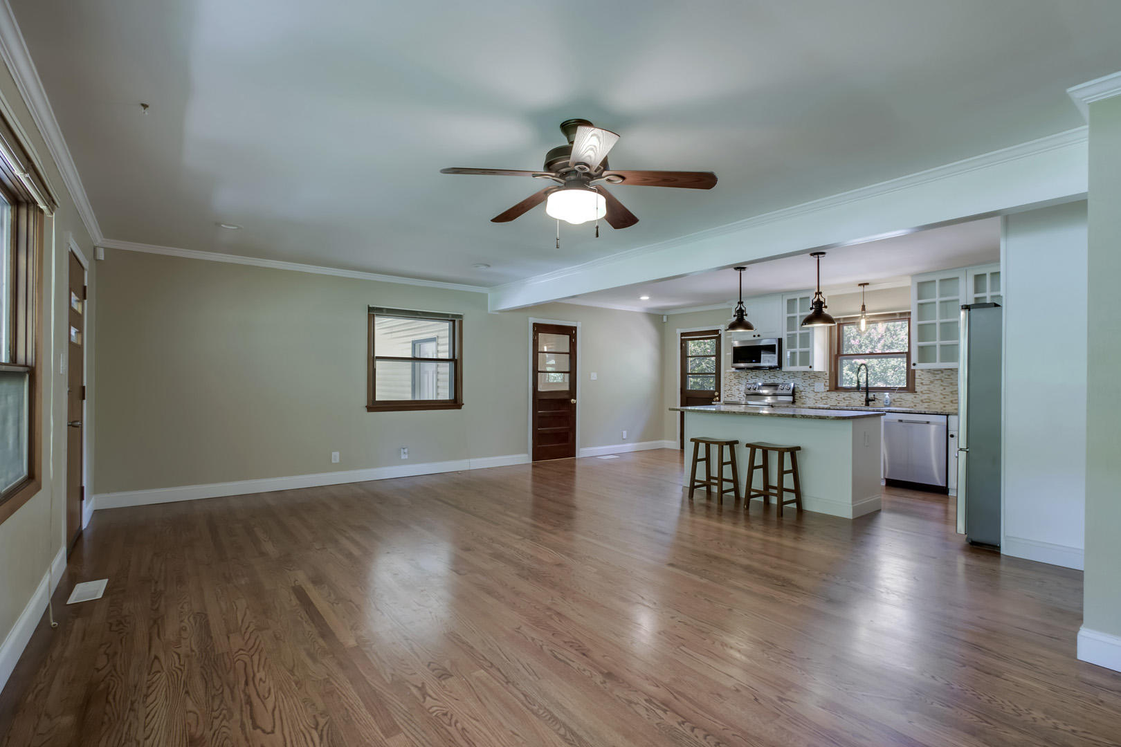 4013 Deerfield Road Knoxville, TN 37921 - Photo 6 of 30 08_DeerfieldRoad_4013_Living04