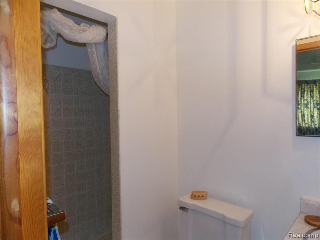 350 Shadywood Road Rochester Hills, MI 48307 - Photo 21 of 27