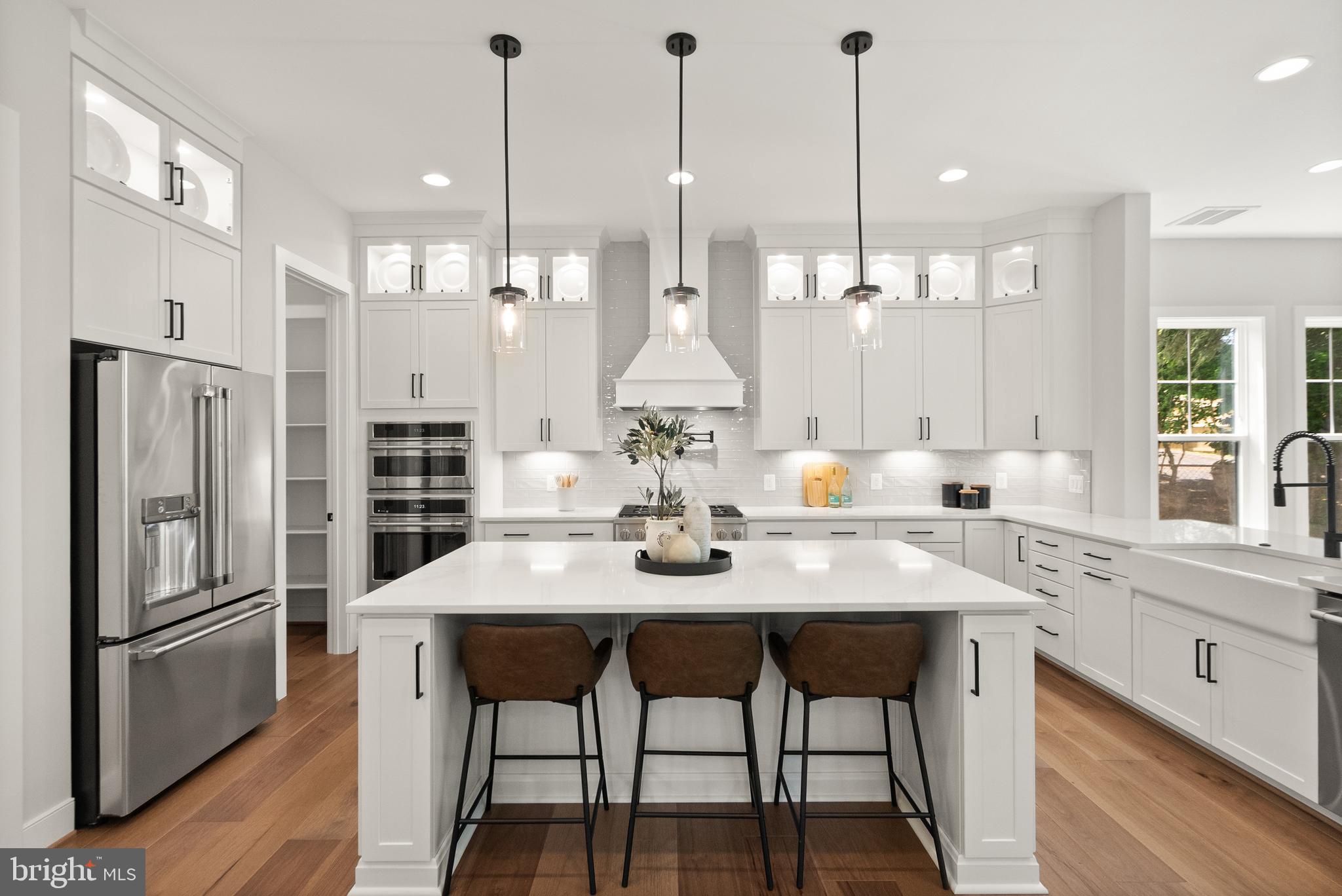 7232 Andrus Road Bethesda, MD 20817 - Photo 8 of 36 Gourmet chef's kitchen.