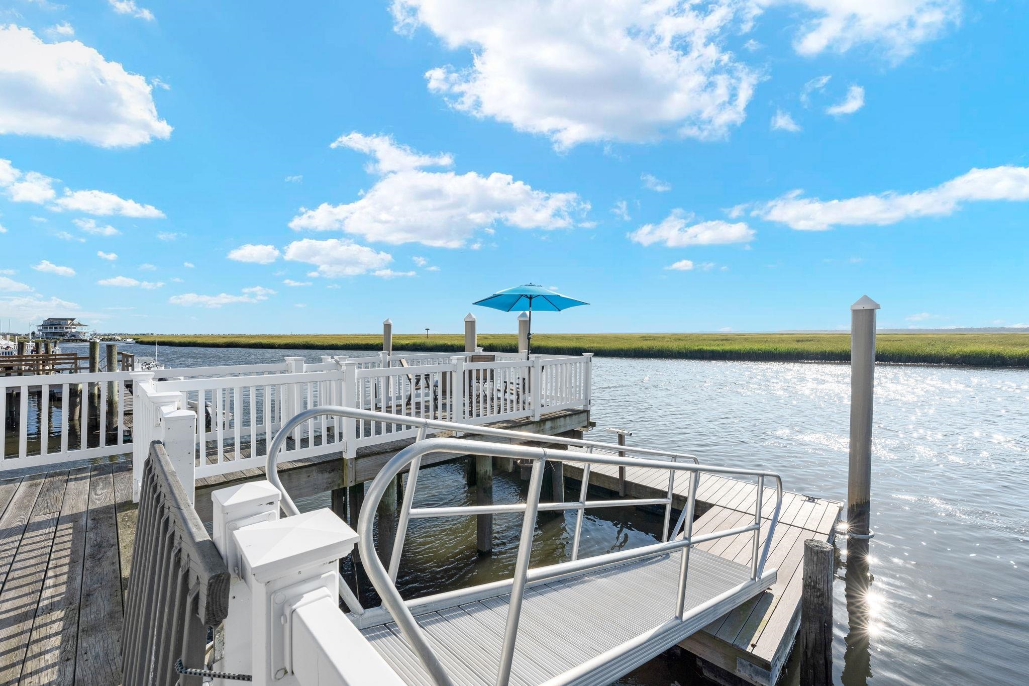 1 Leonards Avalon, NJ 08202 - Photo 21 of 22 a view of a balcony with wooden floor and city view