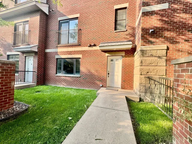 $339,000 | 619 Southeast 8th Street, Unit 115, Minneapolis, MN 55414