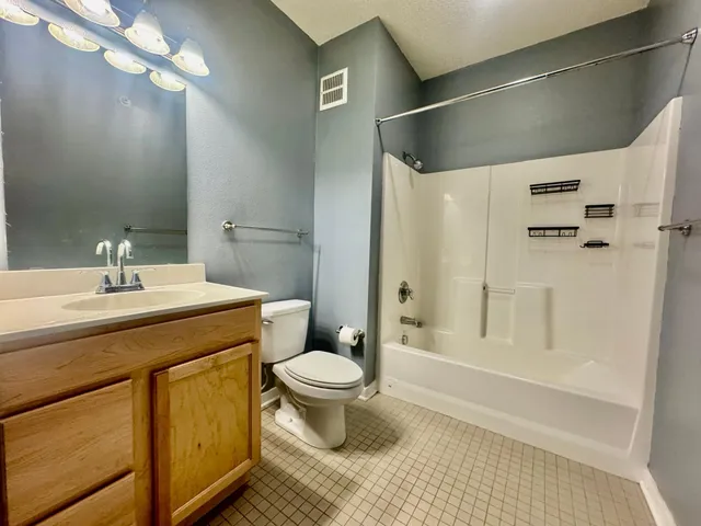 $339,000 | 619 Southeast 8th Street, Unit 115, Minneapolis, MN 55414