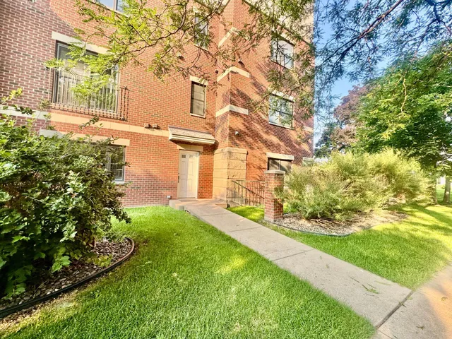 $339,000 | 619 Southeast 8th Street, Unit 115, Minneapolis, MN 55414
