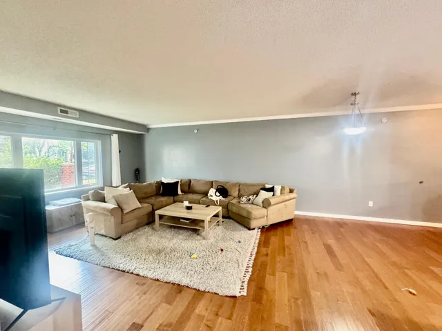 $339,000 | 619 Southeast 8th Street, Unit 115, Minneapolis, MN 55414