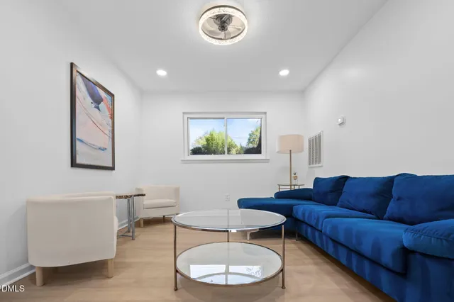 a view of a livingroom with entryway