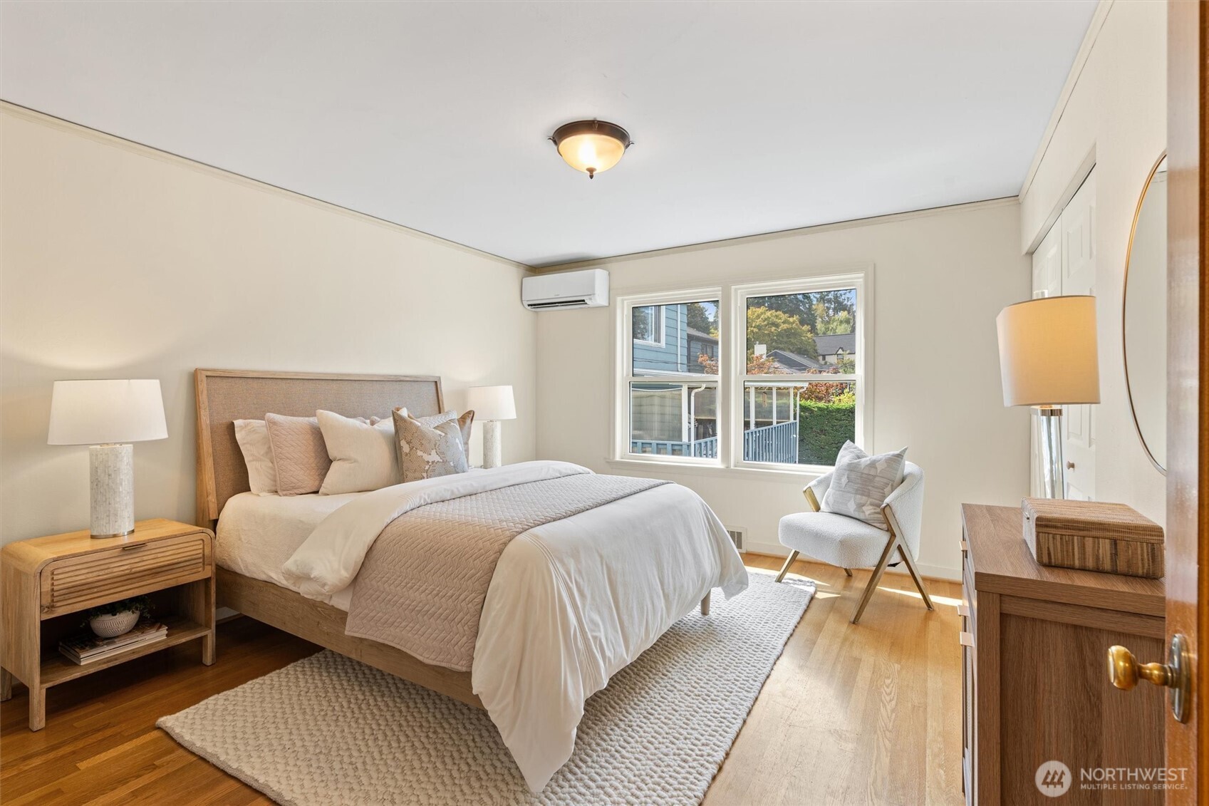 730 West Etruria Street Seattle, WA 98119 - Photo 12 of 32