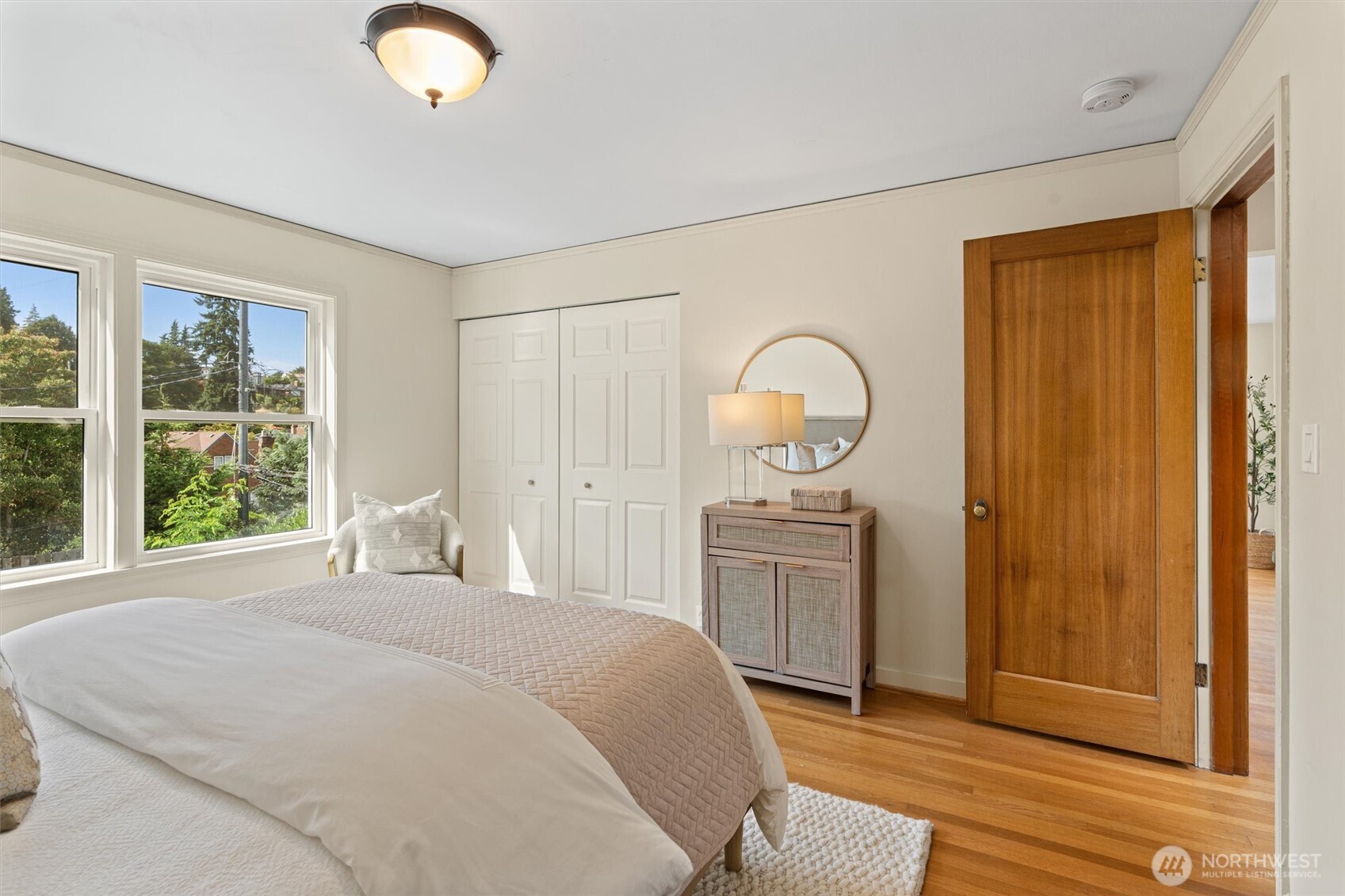 730 West Etruria Street Seattle, WA 98119 - Photo 13 of 32