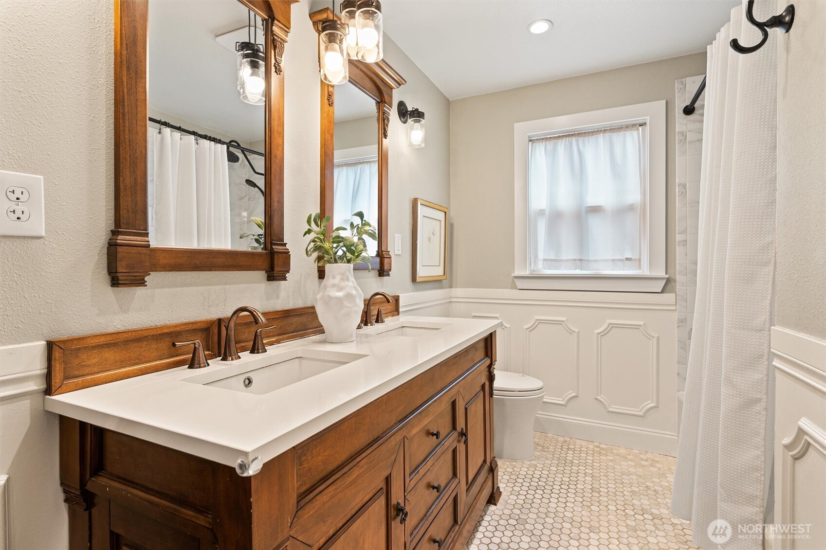 730 West Etruria Street Seattle, WA 98119 - Photo 14 of 32